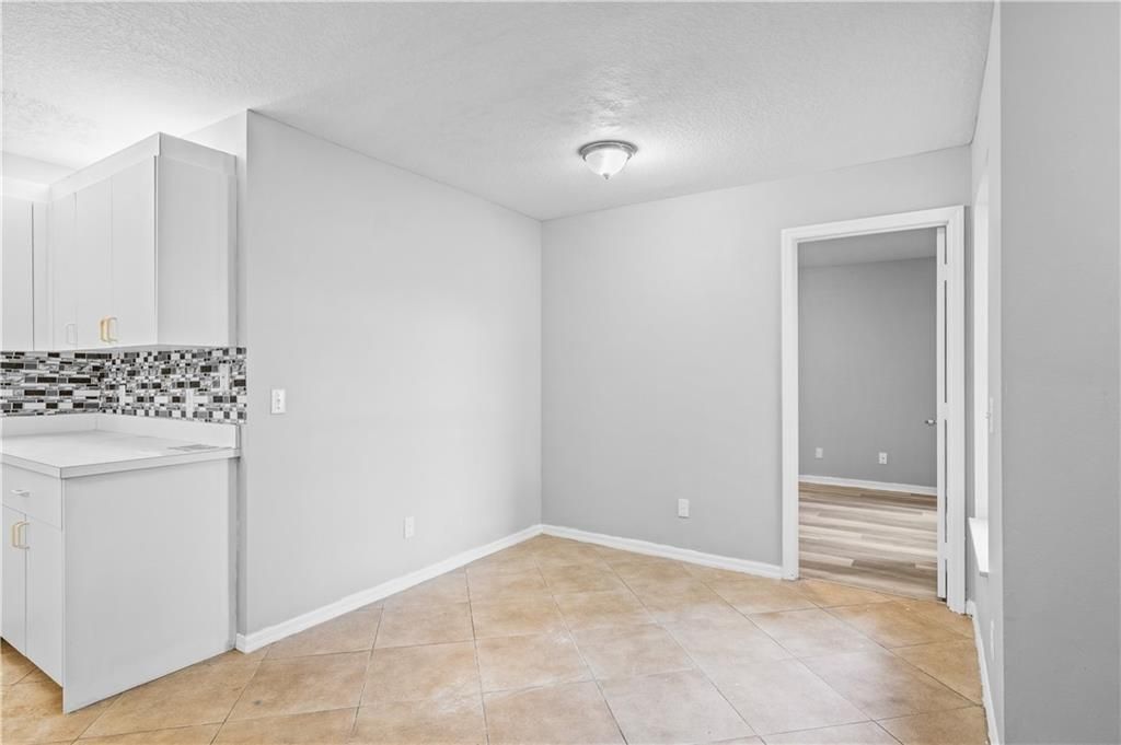 待售: $220,000 (3 贝兹, 3 浴室, 1560 平方英尺)