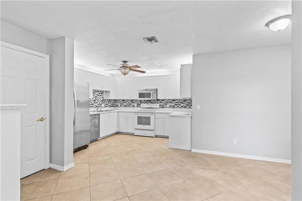 待售: $220,000 (3 贝兹, 3 浴室, 1560 平方英尺)