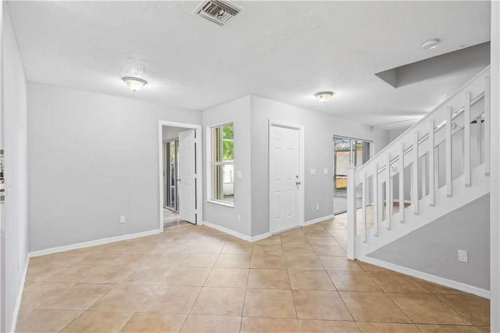 待售: $220,000 (3 贝兹, 3 浴室, 1560 平方英尺)