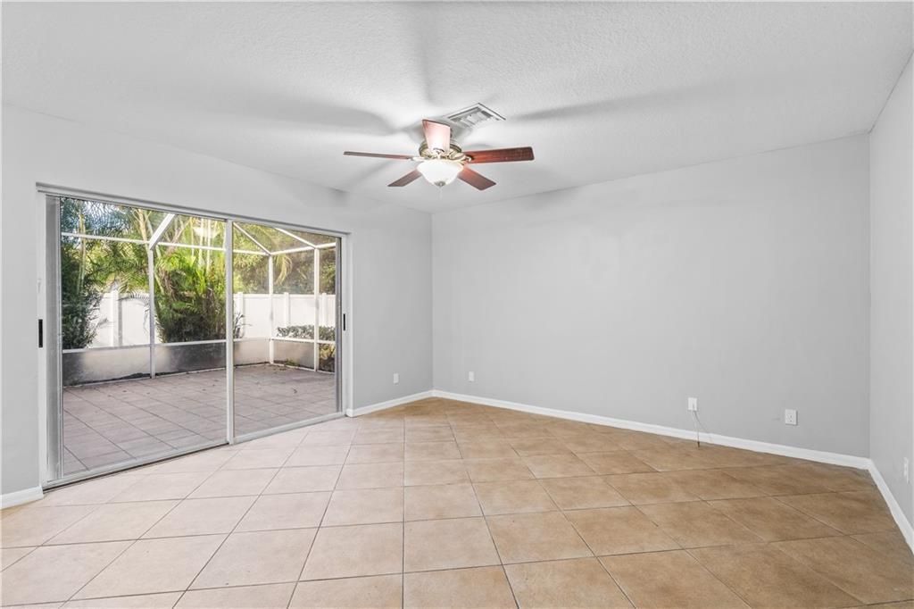 待售: $220,000 (3 贝兹, 3 浴室, 1560 平方英尺)