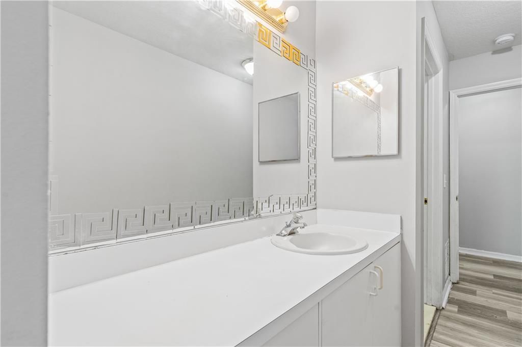 待售: $220,000 (3 贝兹, 3 浴室, 1560 平方英尺)