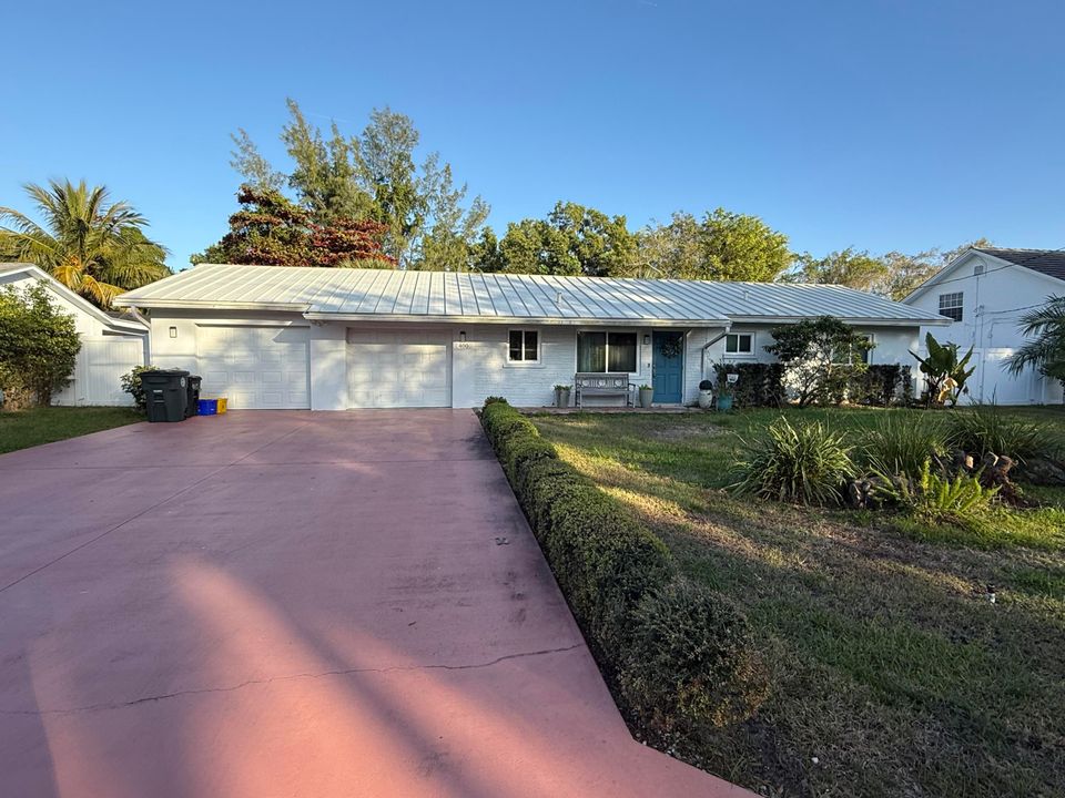 For Sale: $924,900 (3 beds, 3 baths, 2116 Square Feet)