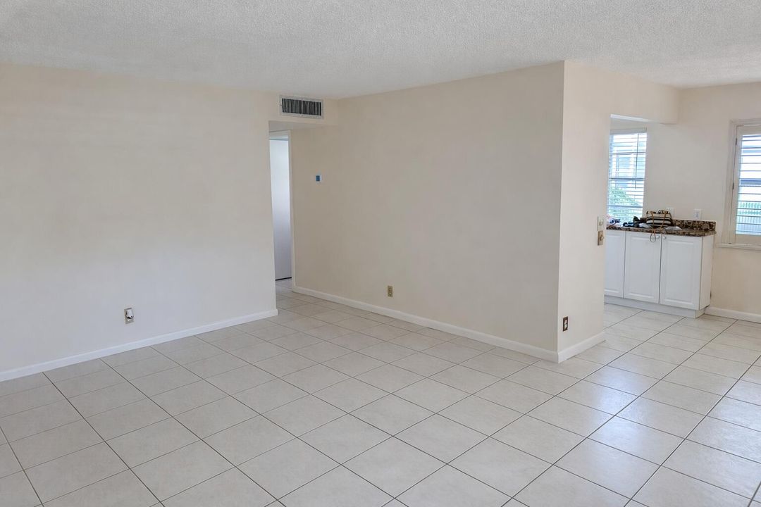 出租: $1,600 (2 贝兹, 2 浴室, 910 平方英尺)