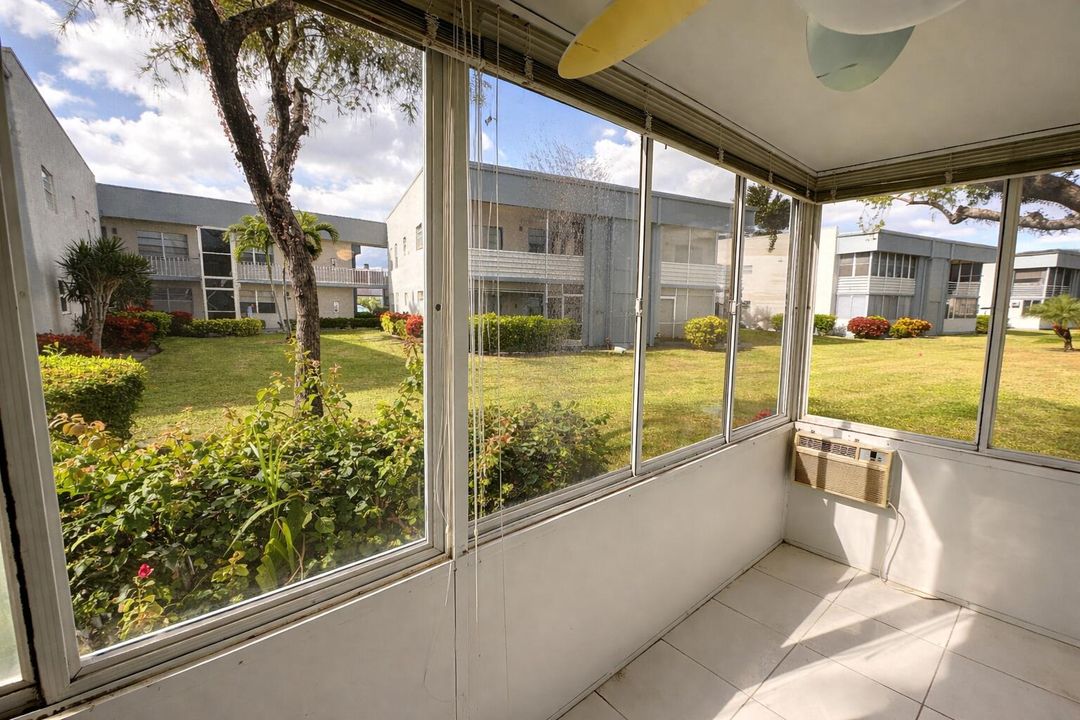 出租: $1,600 (2 贝兹, 2 浴室, 910 平方英尺)