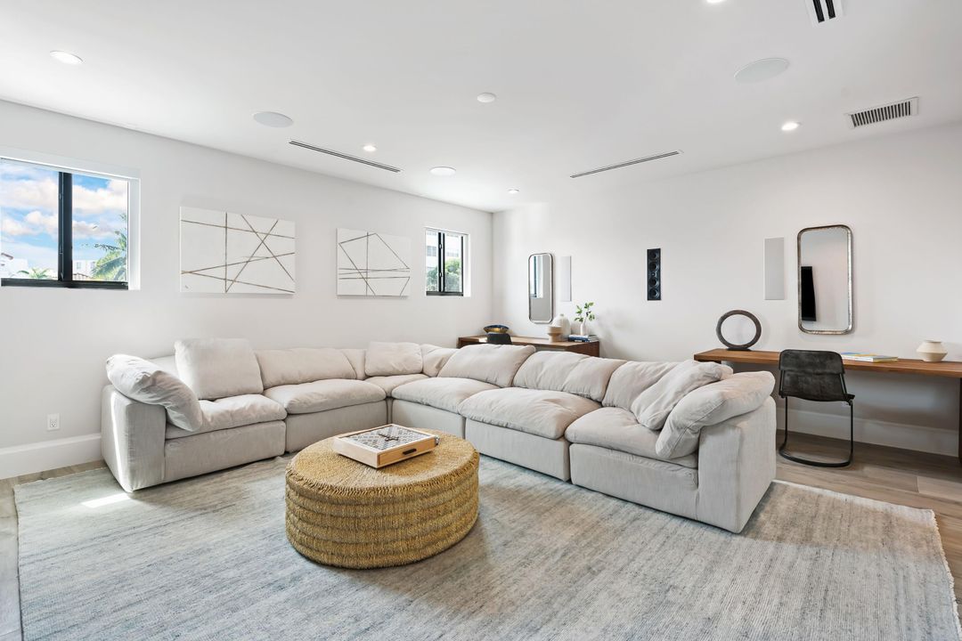 For Sale: $699,000 (4 beds, 4 baths, 3886 Square Feet)