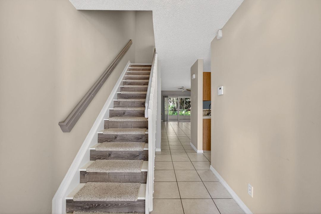 待售: $375,000 (2 贝兹, 2 浴室, 1233 平方英尺)