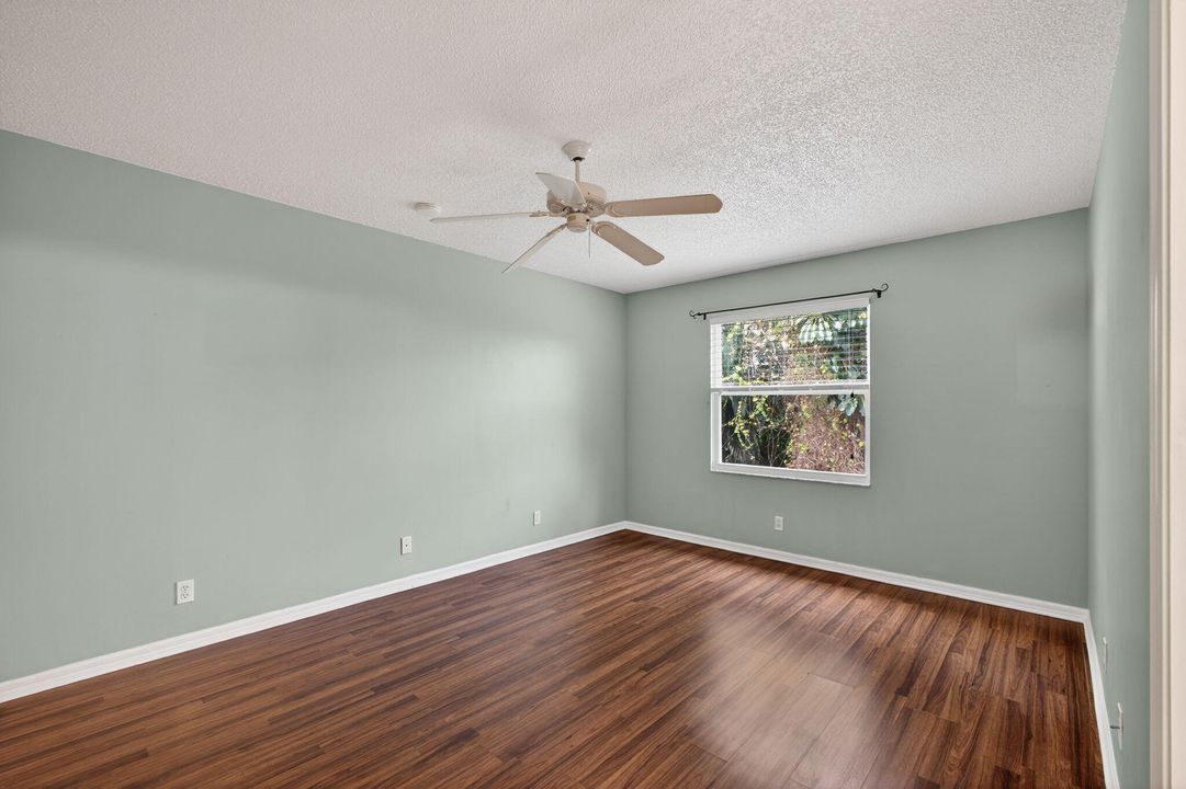 待售: $375,000 (2 贝兹, 2 浴室, 1233 平方英尺)