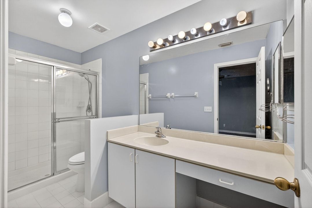 待售: $375,000 (2 贝兹, 2 浴室, 1233 平方英尺)