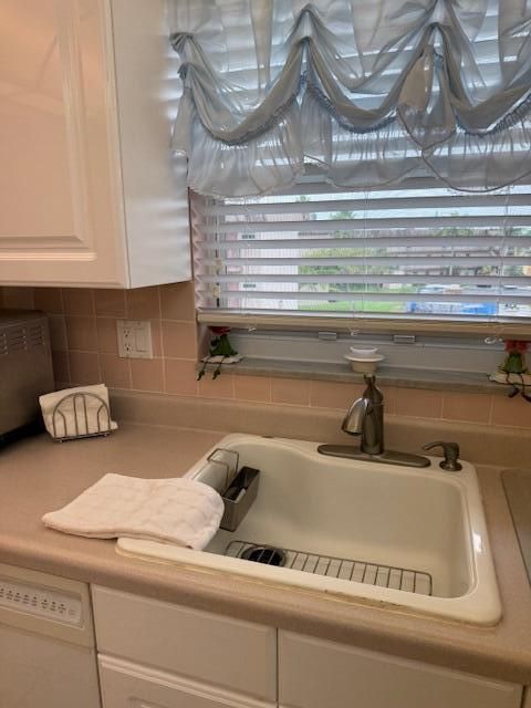 For Sale: $85,000 (1 beds, 1 baths, 900 Square Feet)