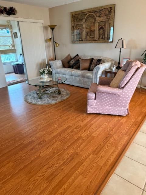 For Sale: $85,000 (1 beds, 1 baths, 900 Square Feet)