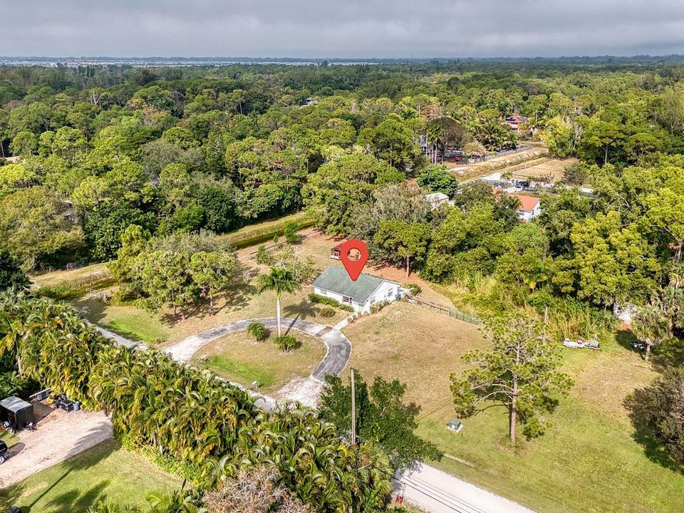 For Sale: $385,000 (2 beds, 1 baths, 1008 Square Feet)