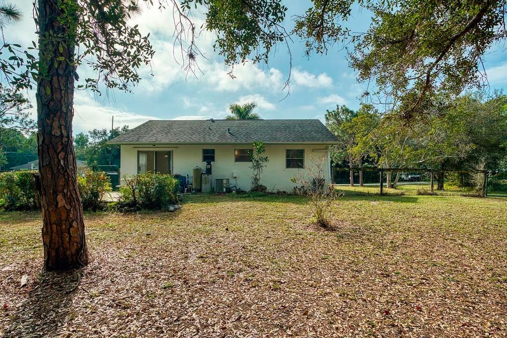 For Sale: $385,000 (2 beds, 1 baths, 1008 Square Feet)