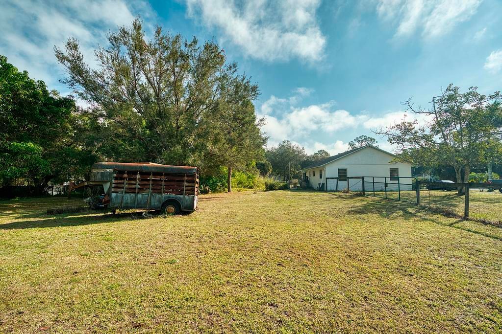 For Sale: $385,000 (2 beds, 1 baths, 1008 Square Feet)