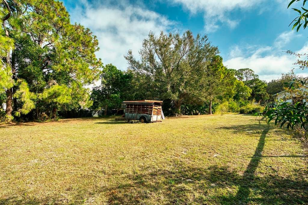 For Sale: $385,000 (2 beds, 1 baths, 1008 Square Feet)