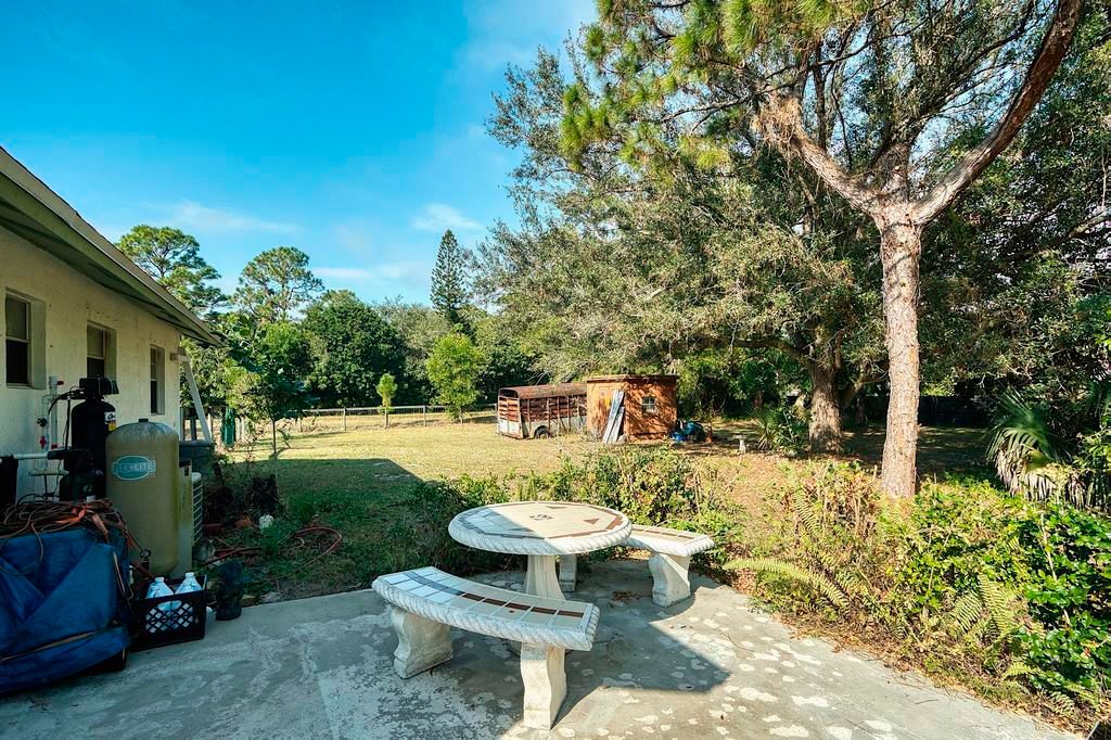 For Sale: $385,000 (2 beds, 1 baths, 1008 Square Feet)