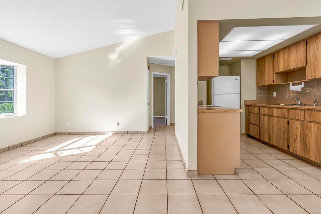 For Sale: $385,000 (2 beds, 1 baths, 1008 Square Feet)