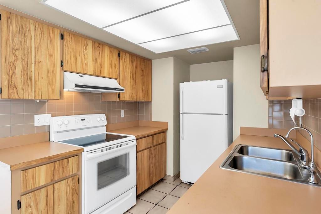 For Sale: $385,000 (2 beds, 1 baths, 1008 Square Feet)