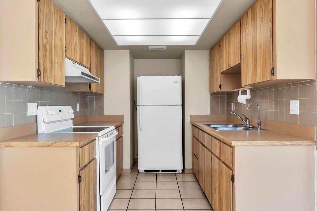 For Sale: $385,000 (2 beds, 1 baths, 1008 Square Feet)