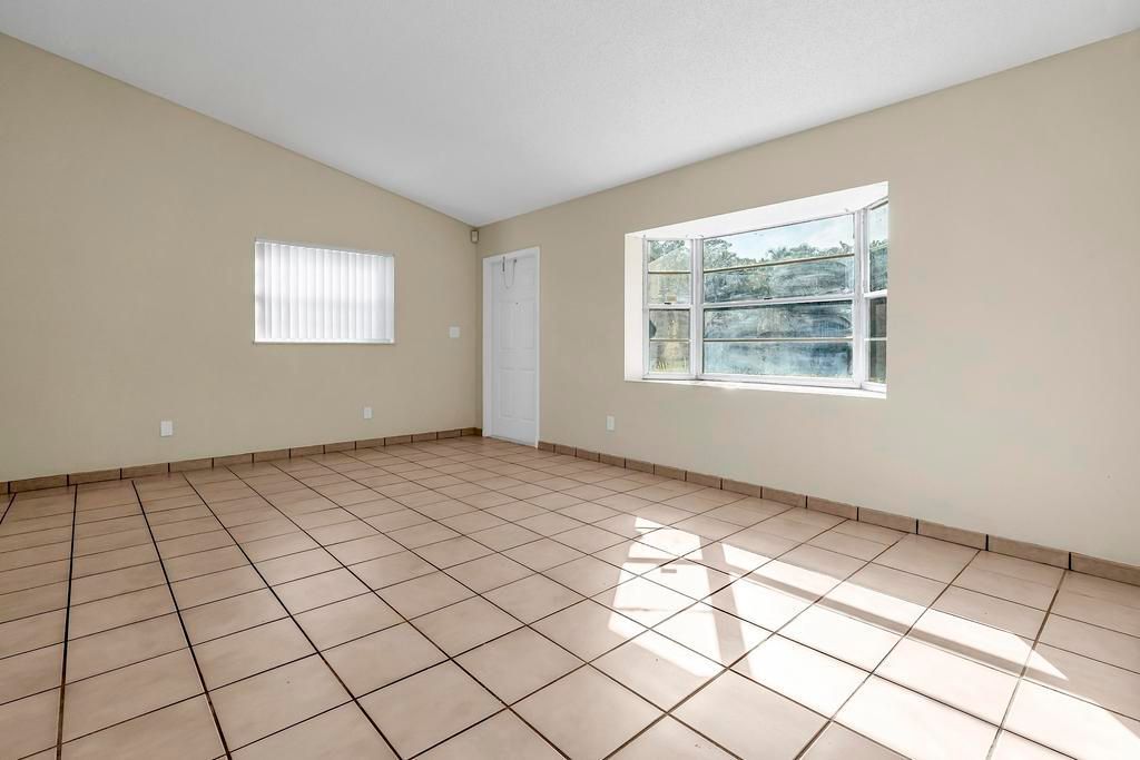 For Sale: $385,000 (2 beds, 1 baths, 1008 Square Feet)