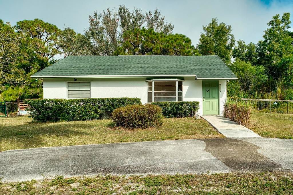 For Sale: $385,000 (2 beds, 1 baths, 1008 Square Feet)