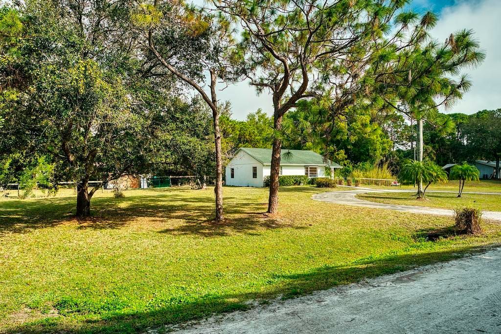 For Sale: $385,000 (2 beds, 1 baths, 1008 Square Feet)