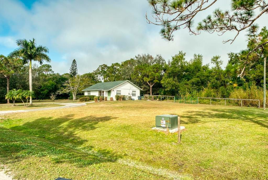 For Sale: $385,000 (2 beds, 1 baths, 1008 Square Feet)