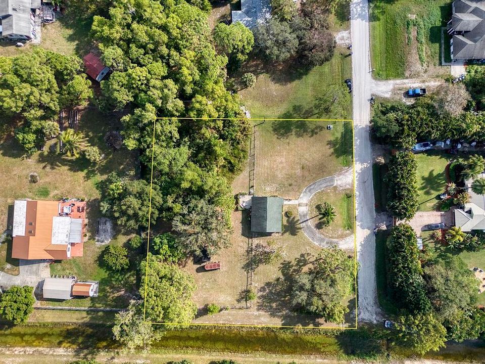 For Sale: $385,000 (2 beds, 1 baths, 1008 Square Feet)