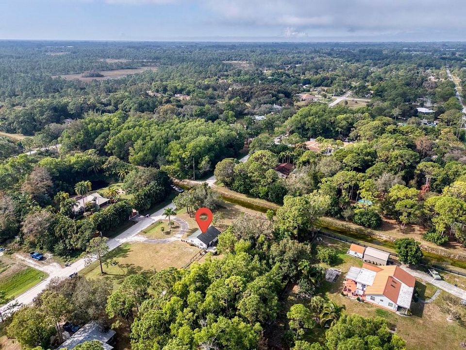 For Sale: $385,000 (2 beds, 1 baths, 1008 Square Feet)