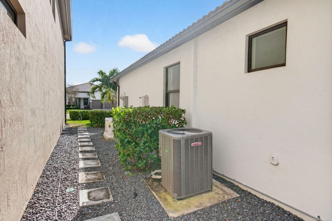 待售: $999,000 (3 贝兹, 2 浴室, 1871 平方英尺)