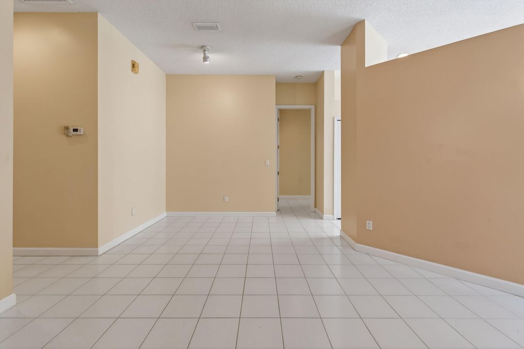 For Rent: $2,500 (3 beds, 2 baths, 1723 Square Feet)