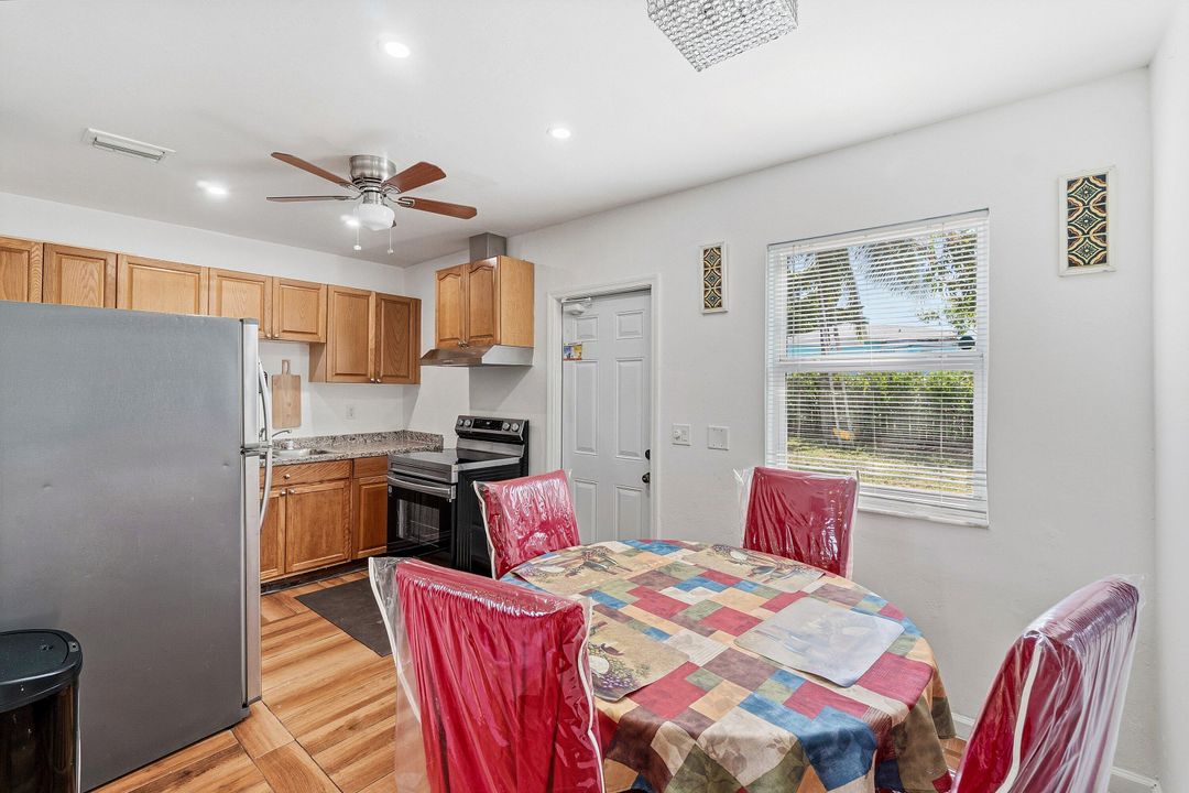 For Sale: $349,000 (2 beds, 2 baths, 947 Square Feet)