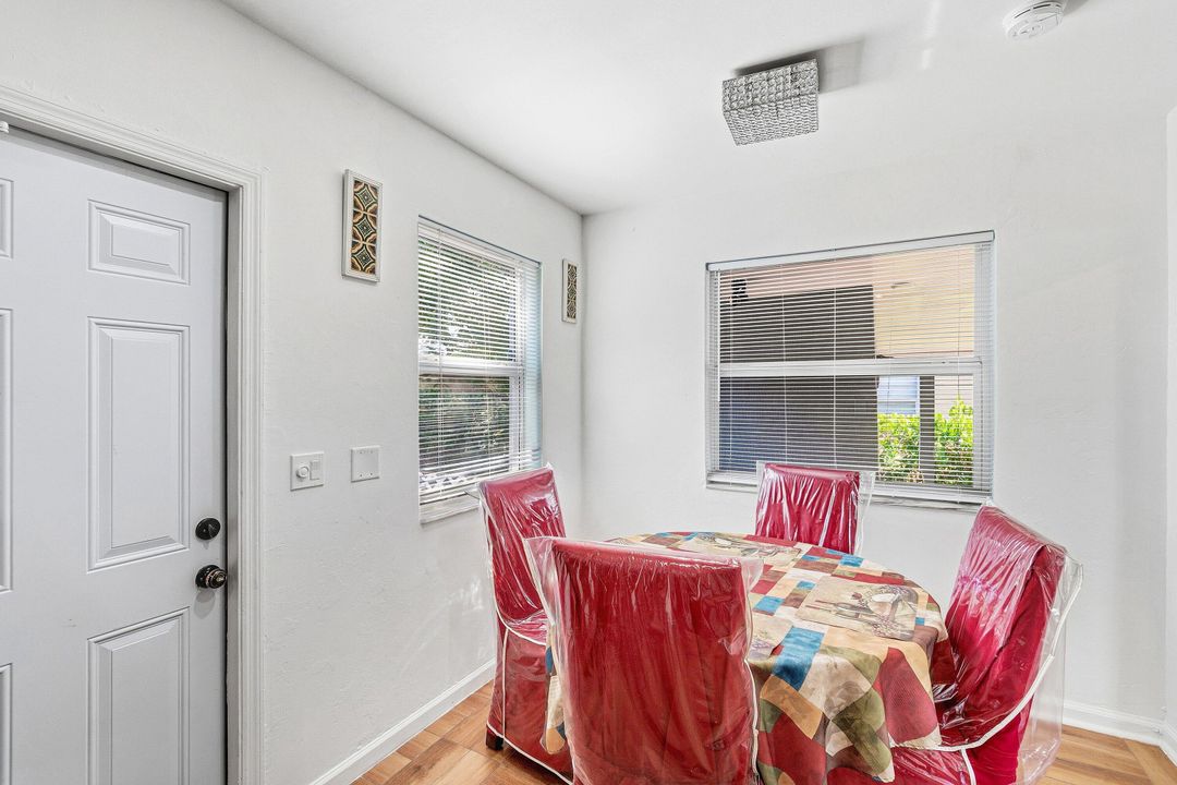 For Sale: $349,000 (2 beds, 2 baths, 947 Square Feet)