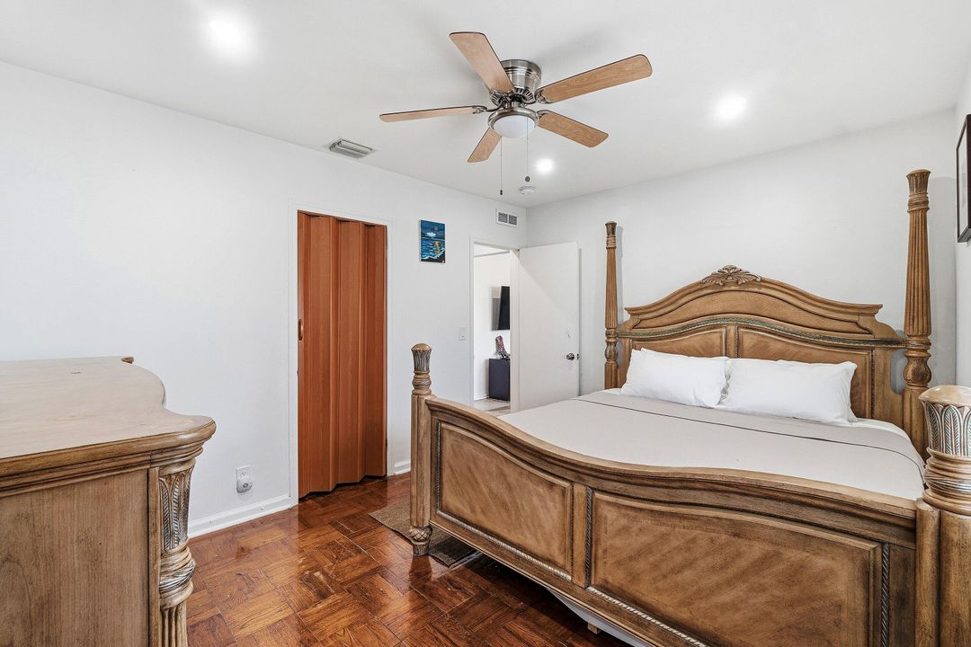 For Sale: $349,000 (2 beds, 2 baths, 947 Square Feet)