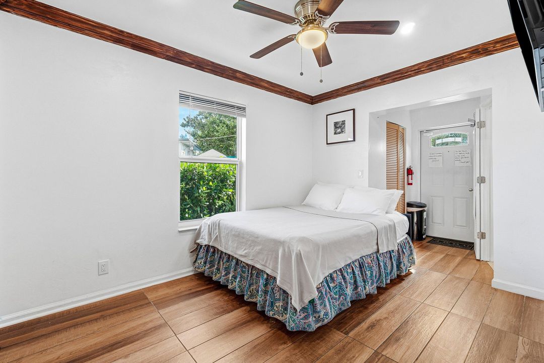 For Sale: $349,000 (2 beds, 2 baths, 947 Square Feet)