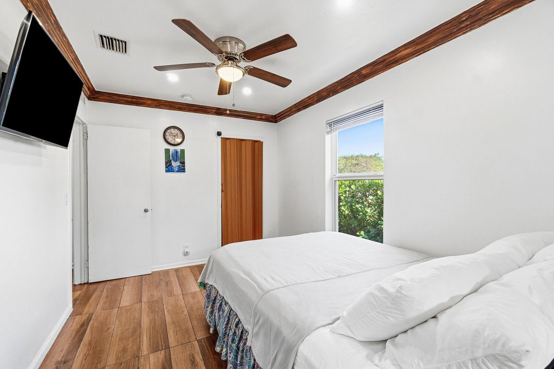 For Sale: $349,000 (2 beds, 2 baths, 947 Square Feet)