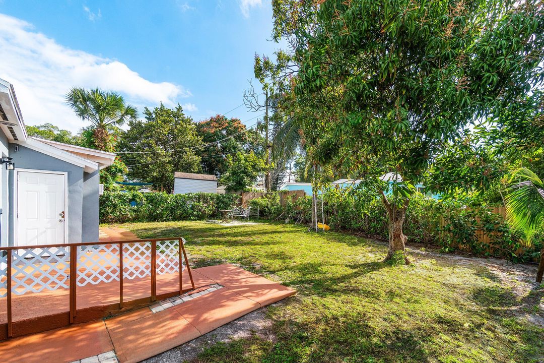 For Sale: $349,000 (2 beds, 2 baths, 947 Square Feet)