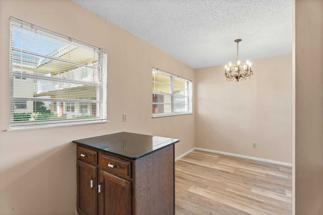 待售: $129,500 (2 贝兹, 2 浴室, 1000 平方英尺)