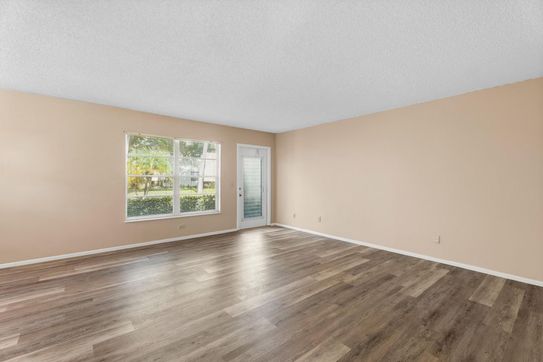 待售: $129,500 (2 贝兹, 2 浴室, 1000 平方英尺)