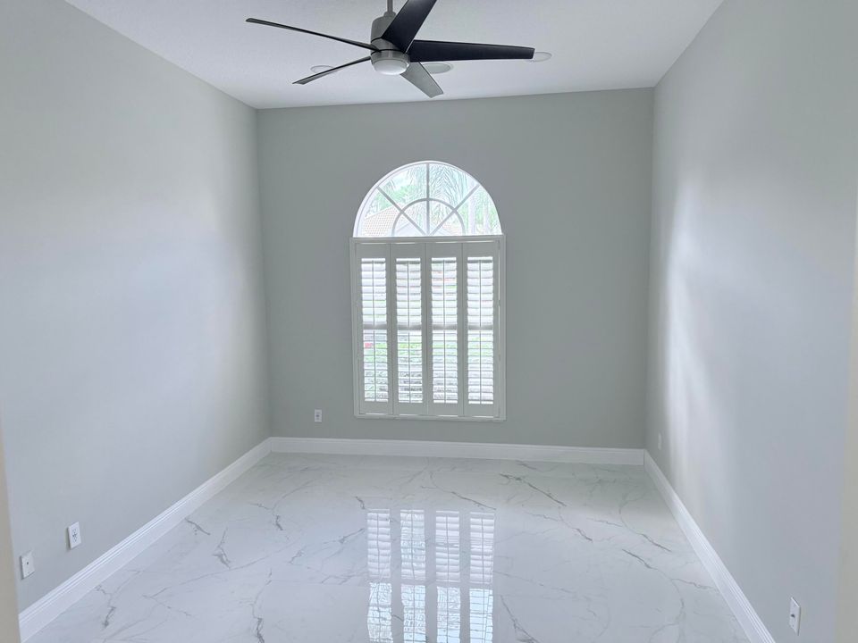 En Venta: $429,900 (3 camas, 2 baños, 1672 Pies cuadrados)