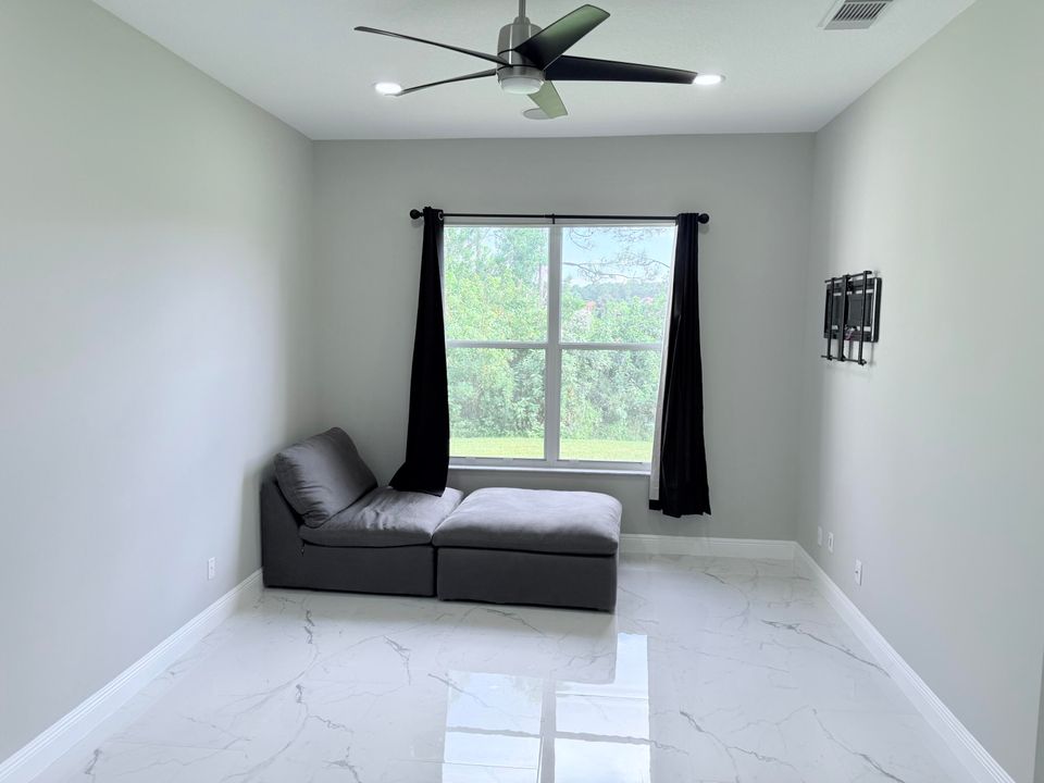 En Venta: $429,900 (3 camas, 2 baños, 1672 Pies cuadrados)