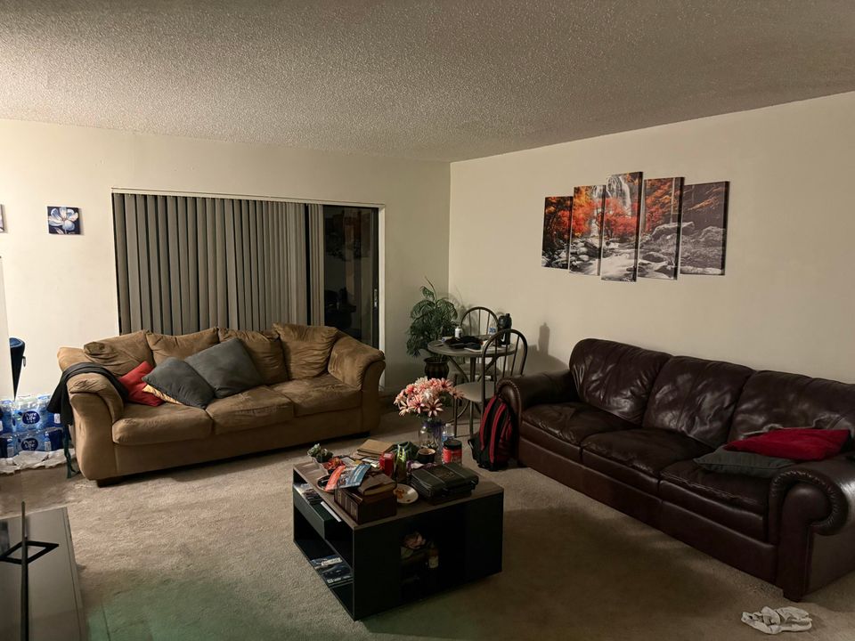 For Sale: $206,000 (2 beds, 2 baths, 1100 Square Feet)