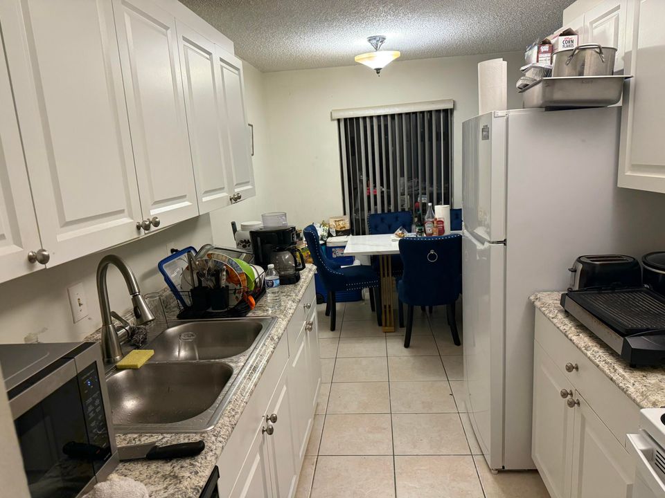 For Sale: $206,000 (2 beds, 2 baths, 1100 Square Feet)