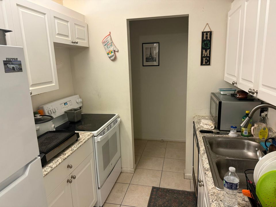 For Sale: $206,000 (2 beds, 2 baths, 1100 Square Feet)