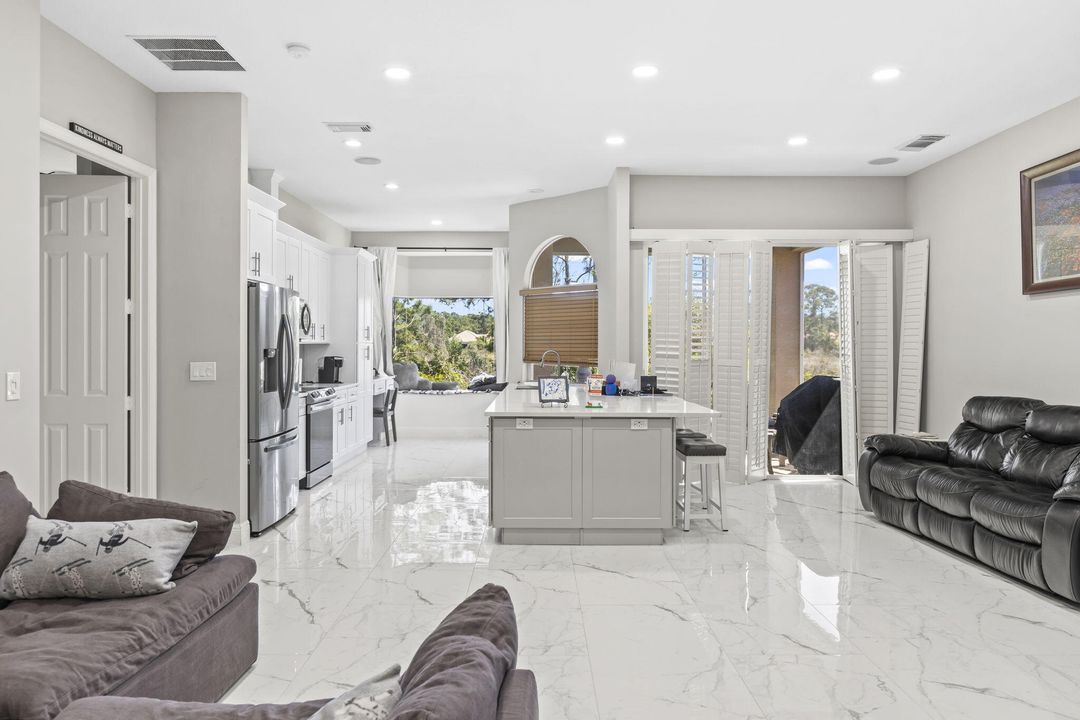 En Venta: $429,900 (3 camas, 2 baños, 1672 Pies cuadrados)