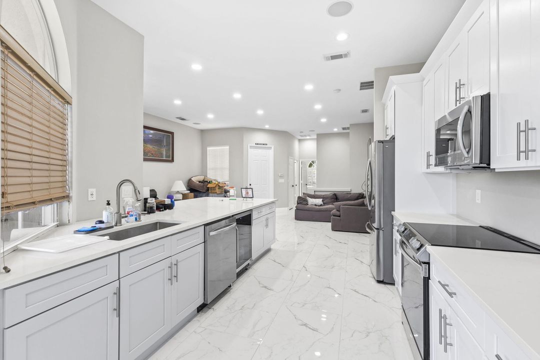 En Venta: $429,900 (3 camas, 2 baños, 1672 Pies cuadrados)