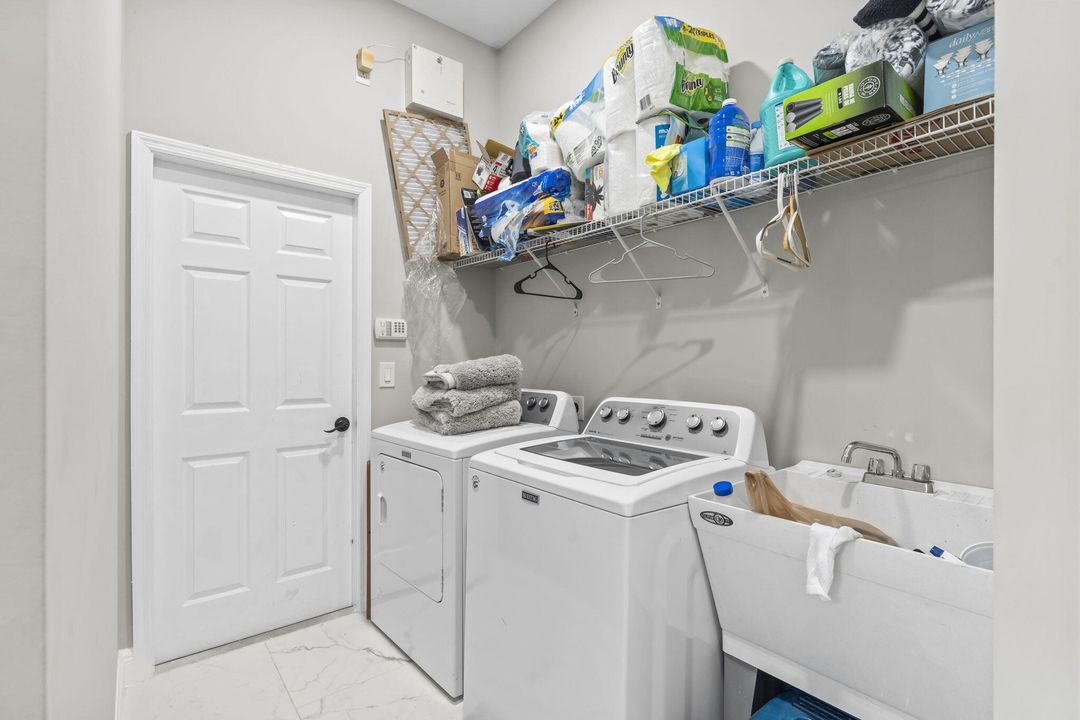 En Venta: $429,900 (3 camas, 2 baños, 1672 Pies cuadrados)