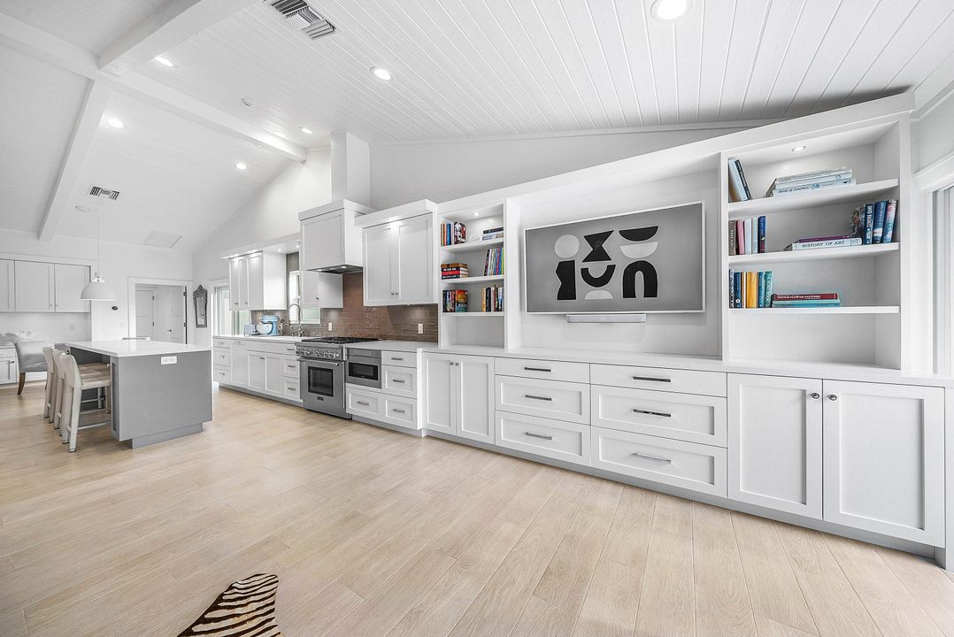 For Sale: $2,175,000 (3 beds, 3 baths, 3092 Square Feet)