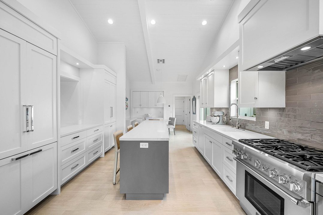 For Sale: $2,175,000 (3 beds, 3 baths, 3092 Square Feet)