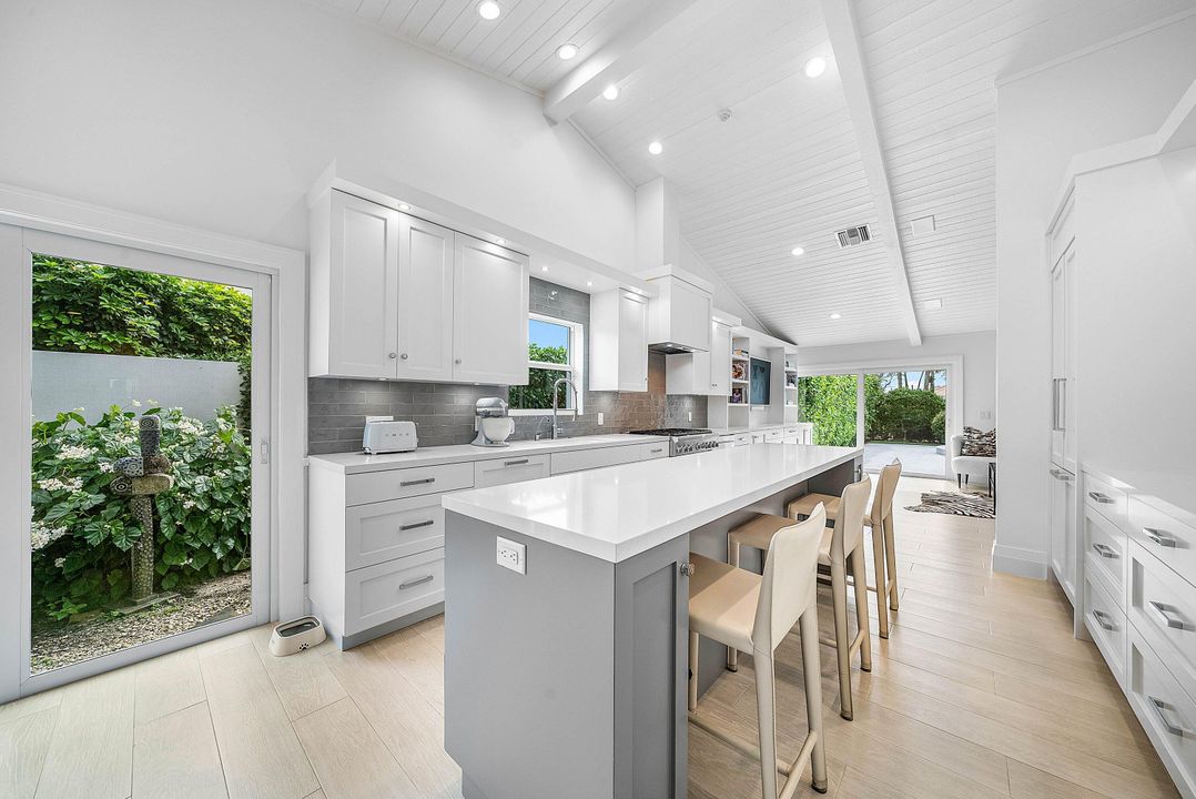 For Sale: $2,175,000 (3 beds, 3 baths, 3092 Square Feet)