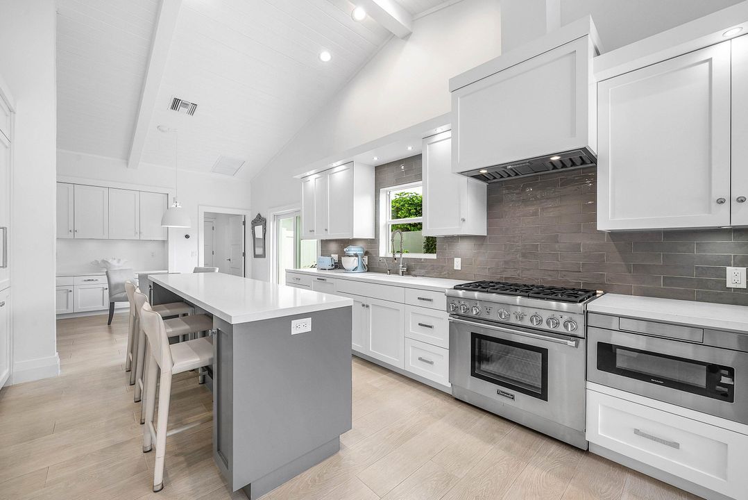 For Sale: $2,175,000 (3 beds, 3 baths, 3092 Square Feet)